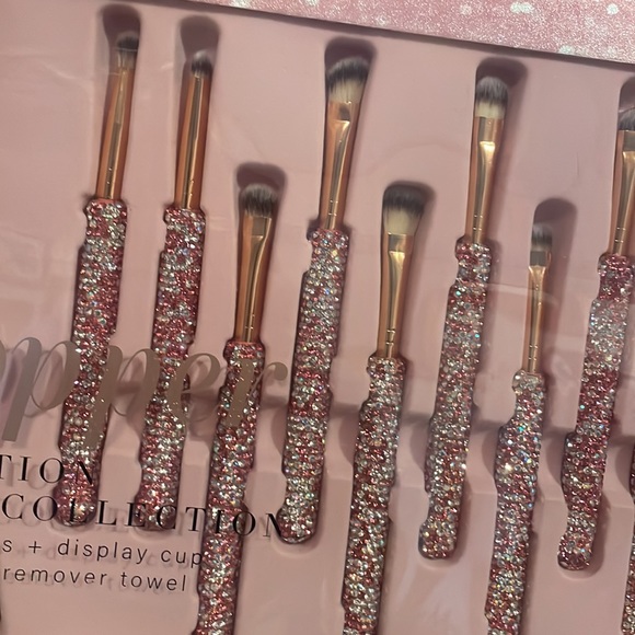 Glitz and Glam Makeup Brushes/Beauty Set - Picture 5 of 7